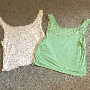 2 American eagle tank tops• XL• Green& Floral